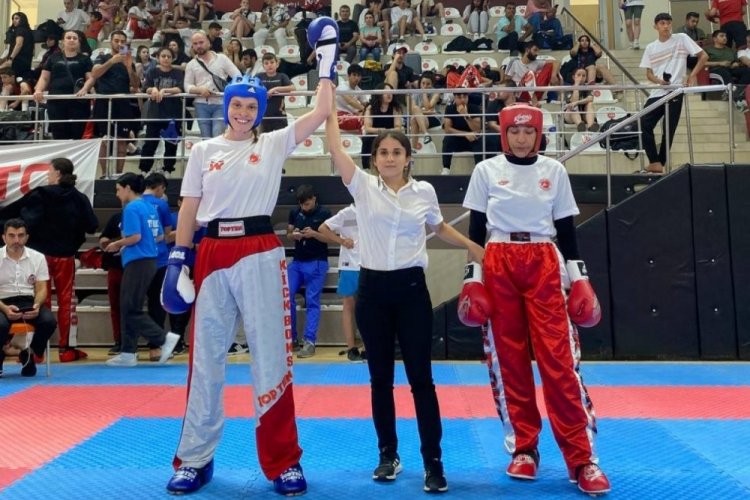 Kick Boks'ta T&uuml;rkiye Şampiyonu Sakarya B&uuml;y&uuml;kşehir'den