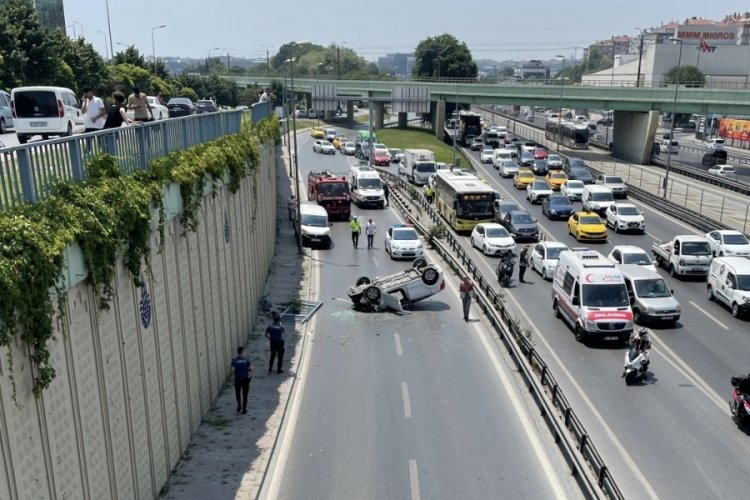 İstanbul'da korkun&ccedil; kaza! Otomobiliyle 5 metre y&uuml;kseklikten yan yola d&uuml;şt&uuml;