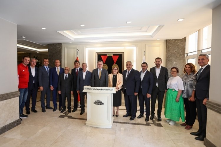 Bakan Bak: Ortak &ccedil;alışmalarla gen&ccedil;lere ve spora yatırımlar devam edecek