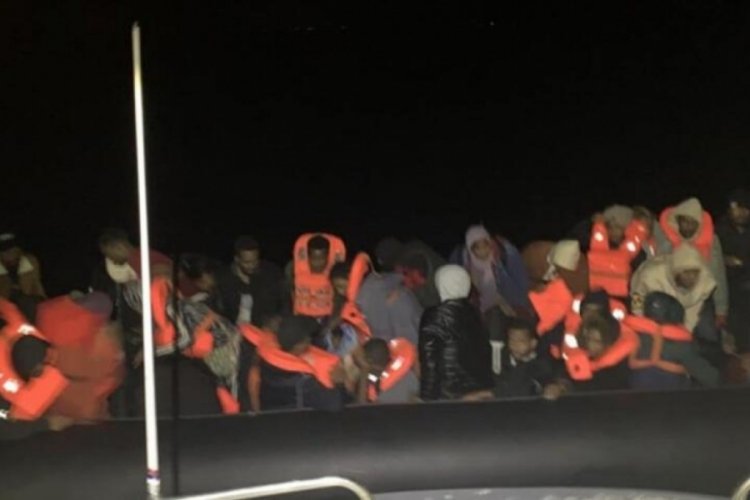 Balıkesir a&ccedil;ıklarında &ccedil;ok sayıda d&uuml;zensiz g&ouml;&ccedil;men kurtarıldı!