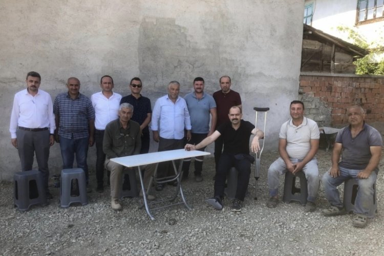 Ge&ccedil;irdiği kazada &ouml;l&uuml;mden d&ouml;nen belediye başkanı, koltuk değnekleriyle &ccedil;alışmaları inceledi