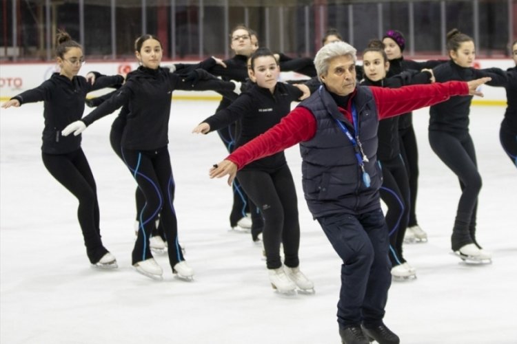 Yıllardır Bursa'daki buz pistlerinde sporcu ve antren&ouml;r yetiştiriyor