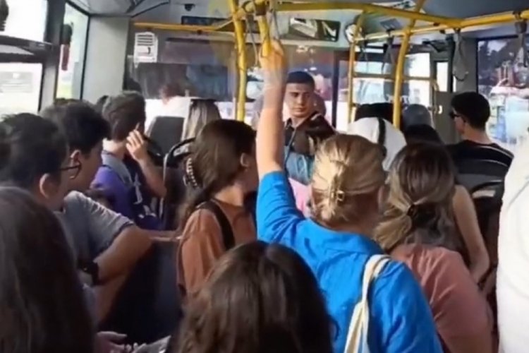 Antalya'da ilgin&ccedil; olay! Yolcular sitem edince otob&uuml;s şof&ouml;r&uuml; aracı bırakıp gitti