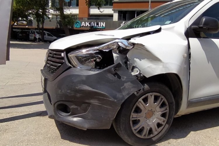 Bursa'da ters şeride park etmek isterken kazaya sebep oldu