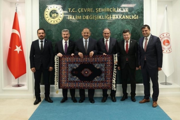 Uşak heyeti, Bakan &Ouml;zhaseki ile kentte devam eden projeleri g&ouml;r&uuml;şt&uuml;