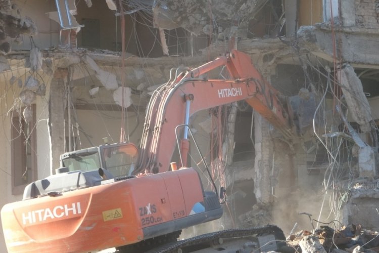 Malatya'da valilik binası yıkılıyor
