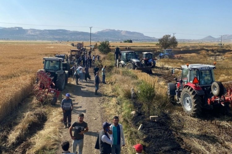Burdur'da 30 d&ouml;n&uuml;m hububat tarlası alev alev yandı