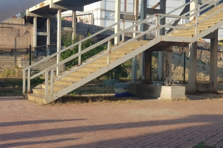 Karab&uuml;k'te y&uuml;r&uuml;yen merdivenin altında yeni doğmuş bebek cesedi bulundu