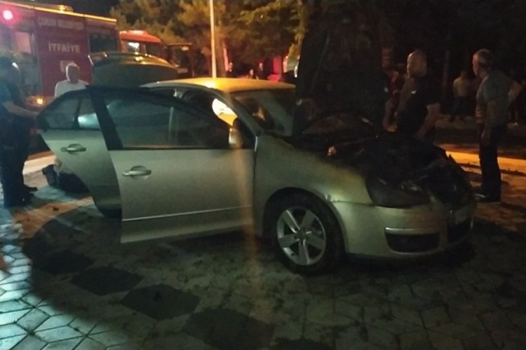 &Ccedil;orum'da park halindeki otomobil yandı