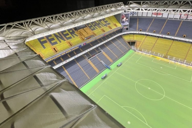 İneg&ouml;ll&uuml; vatandaş sanatını konuşturdu! Fenerbah&ccedil;e stadının birebir aynısını yaptı