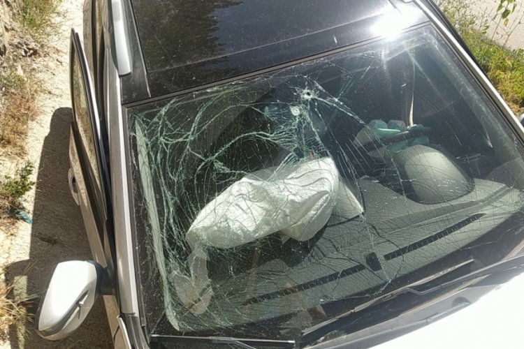 &Ccedil;orum'da kontrolden &ccedil;ıkan otomobil sulama kanalına d&uuml;şt&uuml;