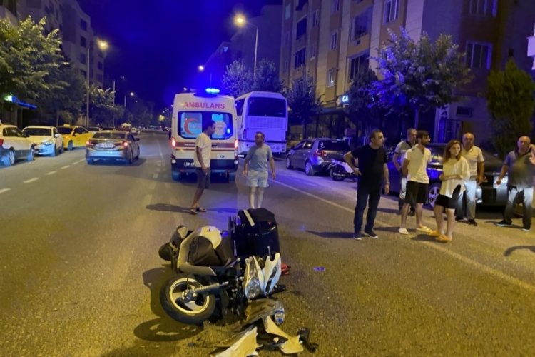 Tekirdağ'da ehliyetsiz s&uuml;r&uuml;c&uuml; motosikletle &ccedil;arpıştı: 1 yaralı