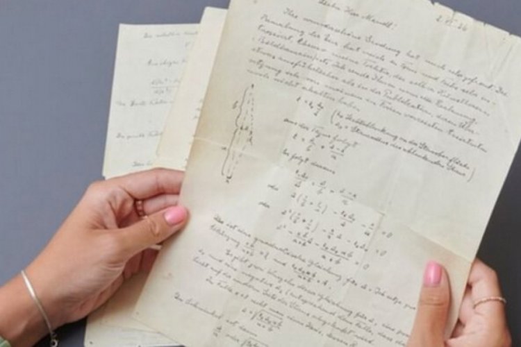 Albert Einstein'ın notları rekor fiyata satıldı