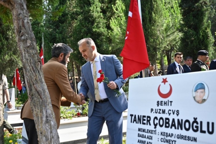 Bursa'daki şehitliklerde anma t&ouml;reni d&uuml;zenlendi