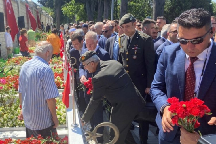 Edirnekapı Şehitliği'nde 15 Temmuz kahramanları anıldı