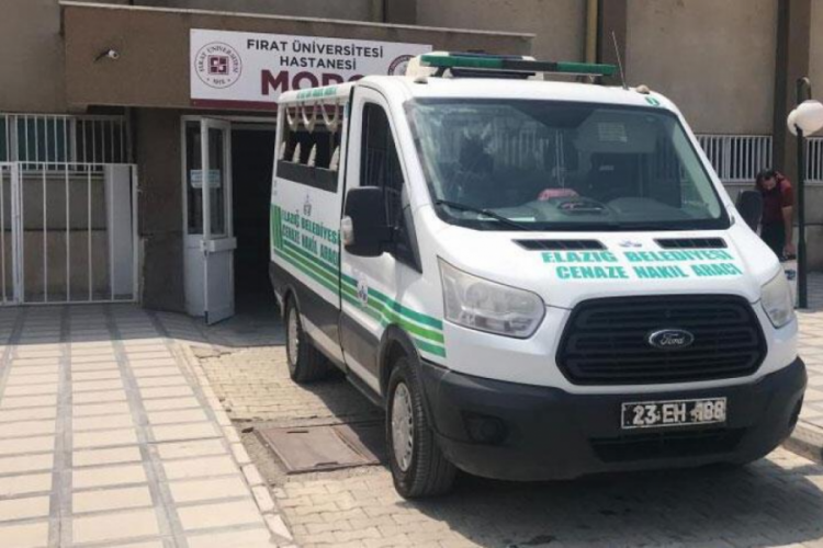 Şırnak'ta 3'&uuml;nc&uuml; kattan d&uuml;şen &ccedil;ocuk hayatını kaybetti