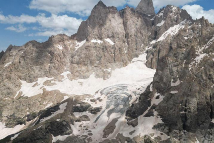Hakkari'de dağa &ccedil;ıkan 4 kişi kayboldu