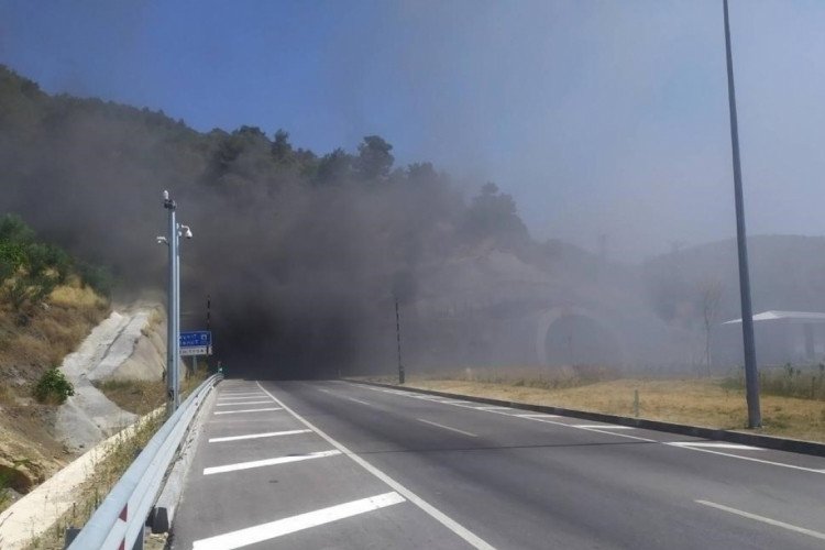 &Ccedil;anakkale Assos-Troya t&uuml;nellerinde ara&ccedil; yangımı