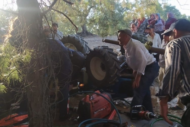 Manisa Kırkağa&ccedil;'ta trakt&ouml;r devrildi, 1 kişi yaralandı