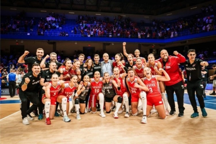 TBF, A Milli Kadın Voleybol Takımı'nı tebrik etti