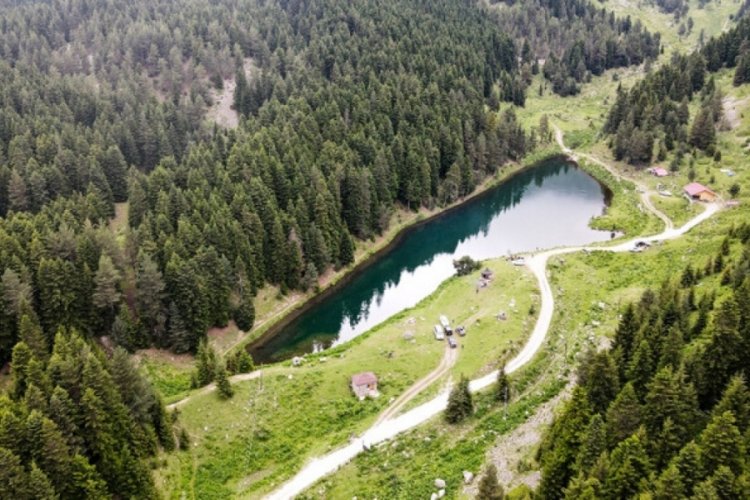 Artvin'de Balık G&ouml;l&uuml;'ne ziyaret&ccedil;i akını
