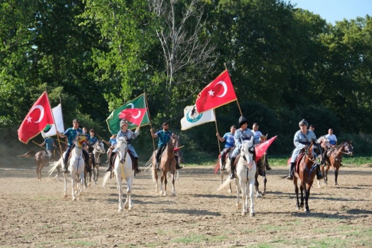 Bursa'da 15 Temmuz şehitleri i&ccedil;in cirit m&uuml;sabakaları yapıldı