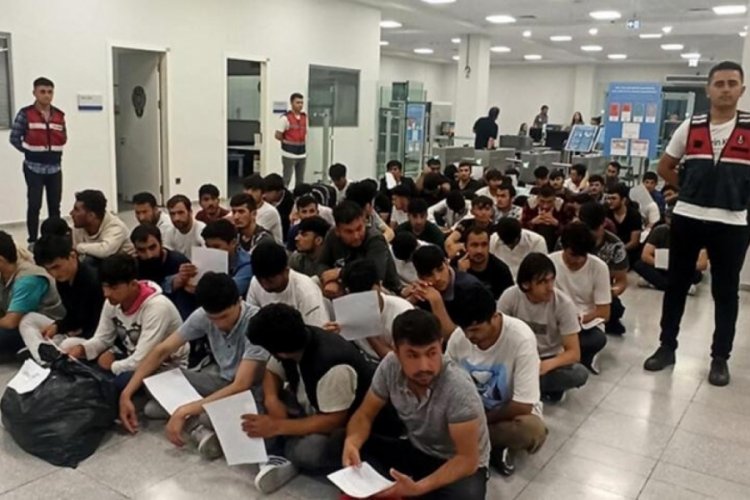 Kocaeli'de 107 d&uuml;zensiz g&ouml;&ccedil;men sınır dışı edildi
