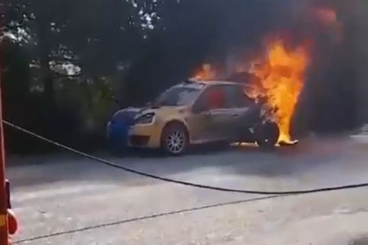 Bursa'da yarış otomobili alev alev yandı!