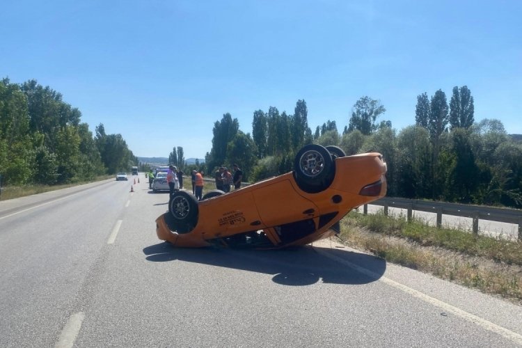 &Ccedil;orum'da taksi takla attı