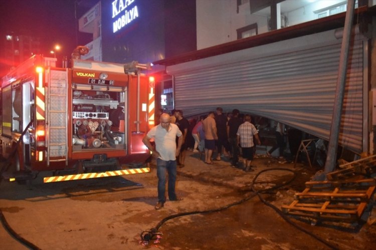 Adana'da palet imalathanesinde yangın