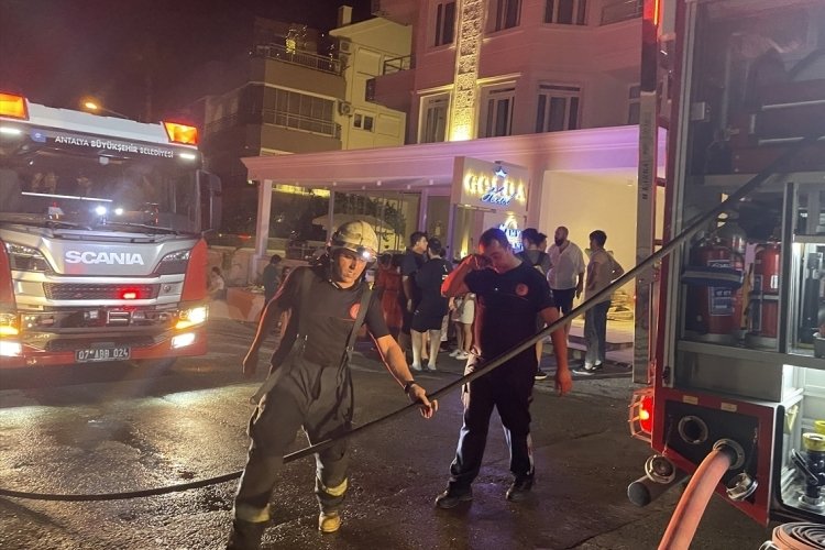 Antalya'da kafe yangını