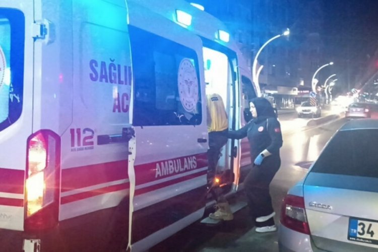 Kocaeli'de U d&ouml;n&uuml;ş&uuml; yapan otomobil motosiklete &ccedil;arptı!
