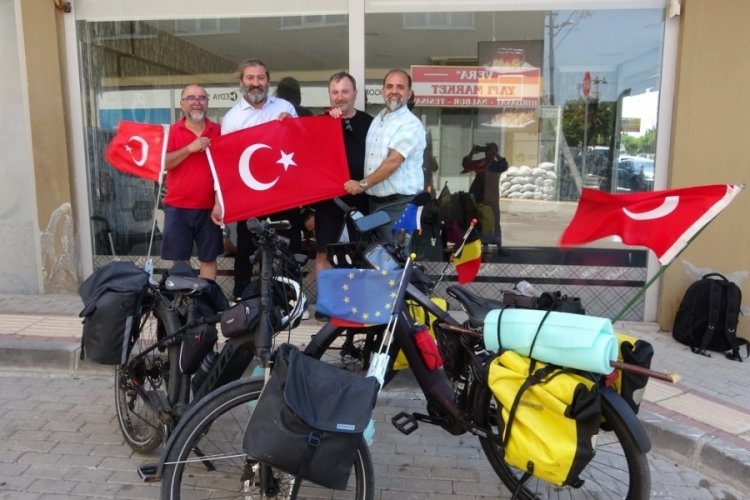 Bel&ccedil;ika'dan Bursa'ya bisikletle geldiler