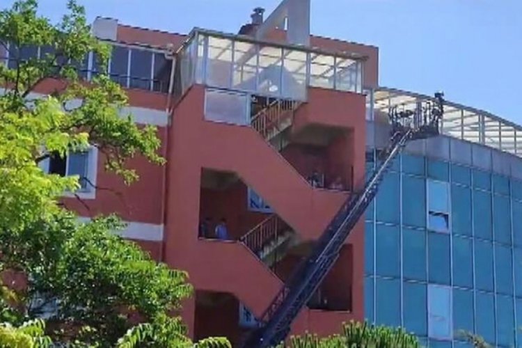 İstanbul Bakırk&ouml;y Sadi Konuk Eğitim ve Araştırma Hastanesi'nde korkutan yangın