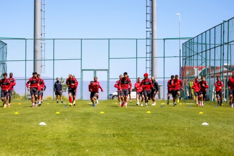 Sivasspor'da hazırlıklar tam gaz s&uuml;r&uuml;yor
