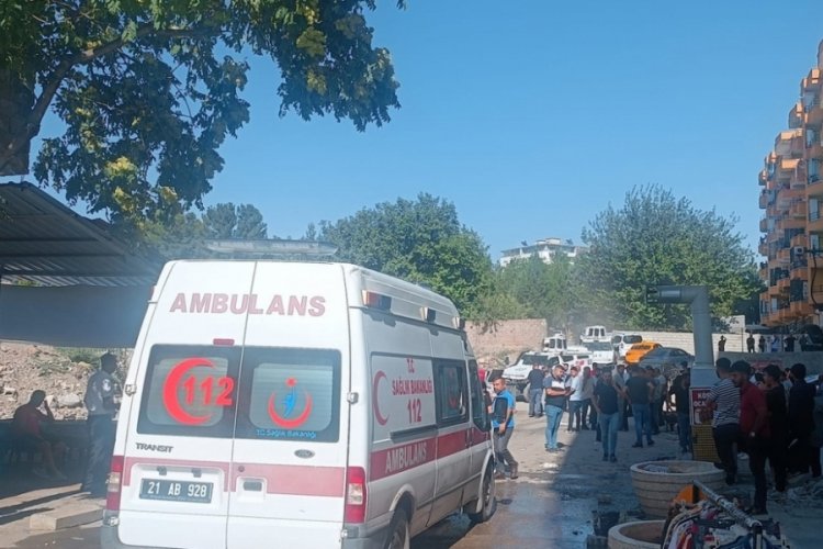 Diyarbakır'da kafede bı&ccedil;aklı- sopalı kavga: 6 yaralı