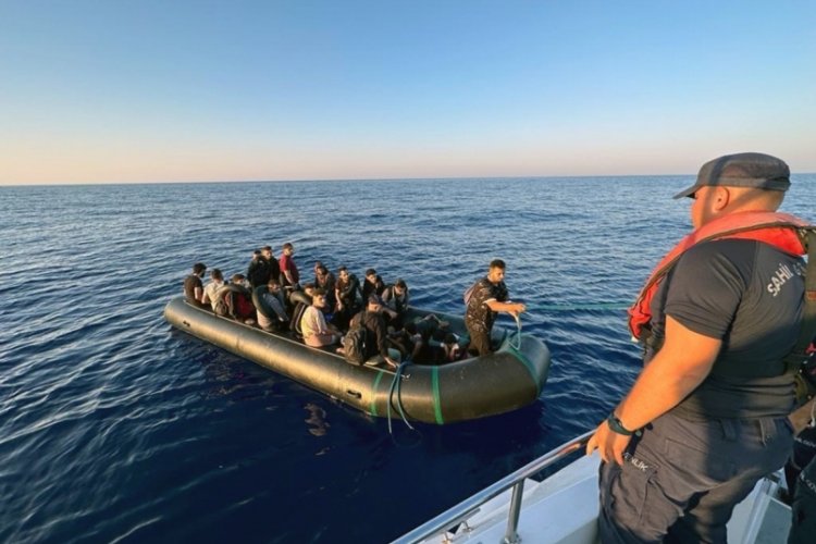 Muğla Fethiye'de 21 g&ouml;&ccedil;men kurtarıldı