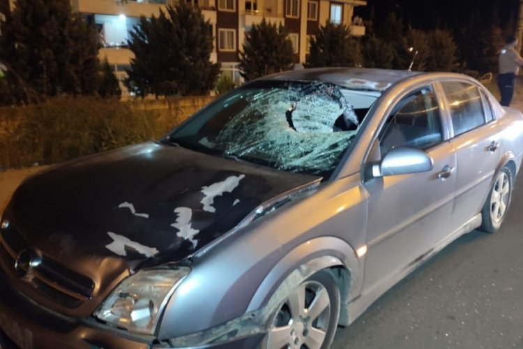 Sakarya'da otomobilin &ccedil;arptığı gen&ccedil; yaşamını yitirdi