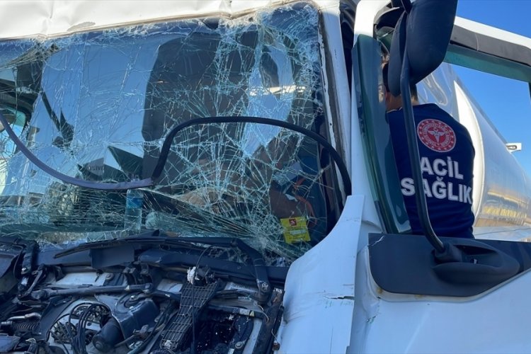 Samsun'da tırla akaryakıt tankeri &ccedil;arpıştı: 1 yaralı