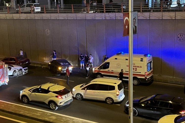 Diyarbakır'da alt ge&ccedil;itte arıza yapılan otomobil kazaya neden oldu