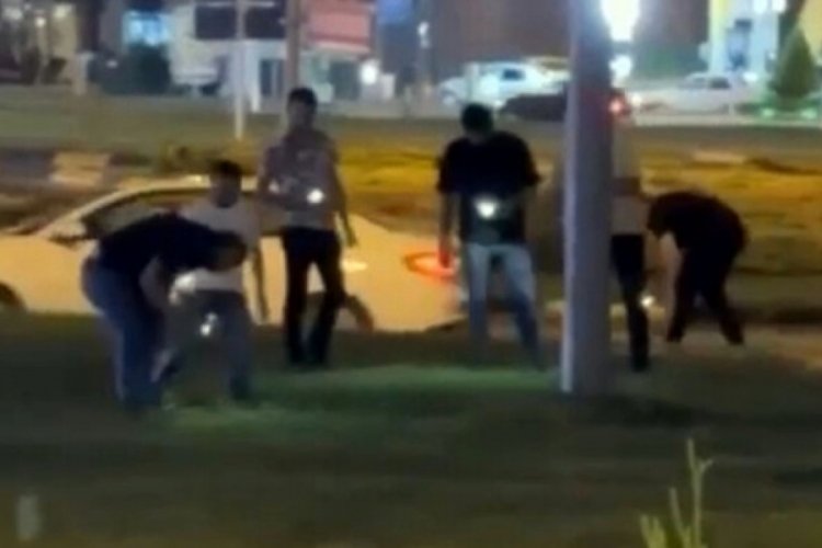 Sakarya'da yol verme kavgası! Polis ayırmak i&ccedil;in havaya ateş a&ccedil;tı