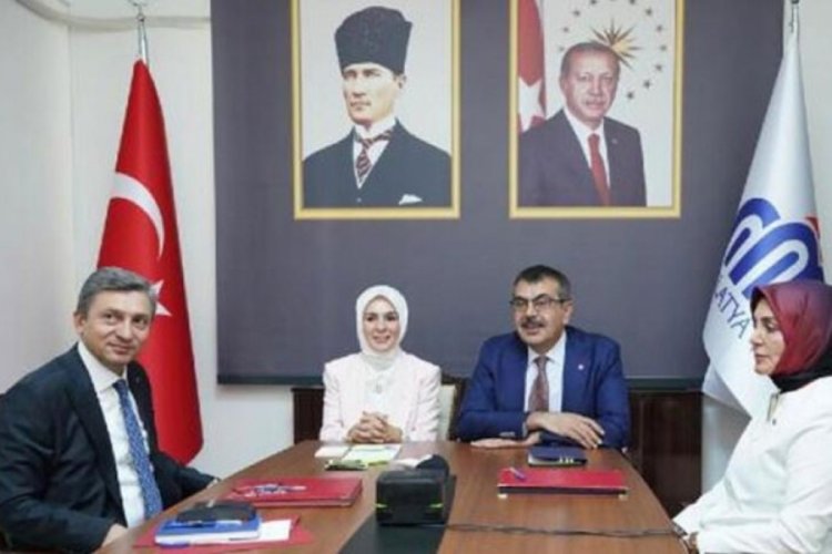Bakan Tekin: T&uuml;rkiye ile Kuzey Makedonya arasındaki kardeşliği geleceğe taşımakla m&uuml;kellefiz