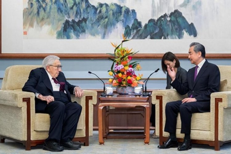 &Ccedil;in Devlet Başkanı Xi, ABD'li diplomat Kissinger ile g&ouml;r&uuml;şt&uuml;