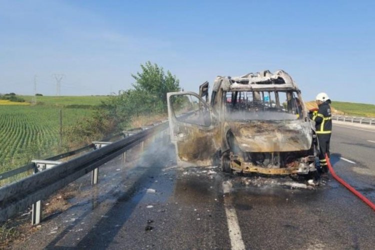 Tekirdağ'da test s&uuml;r&uuml;ş&uuml;ne &ccedil;ıkan minib&uuml;s k&uuml;l oldu: S&uuml;r&uuml;c&uuml; fenalaştı