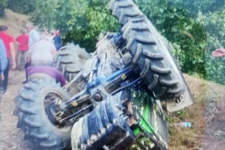 Sakarya'da trakt&ouml;r devrildi, 1 kişi hayatını kaybetti, 1 kişi yaralandı