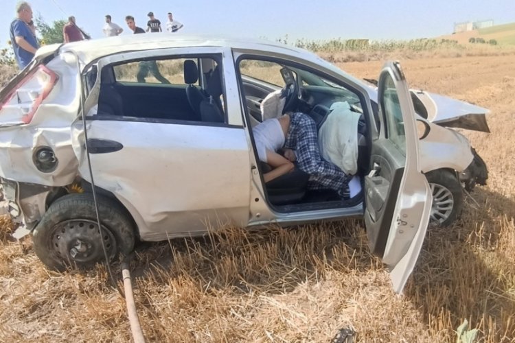 Tekirdağ'da yoldan &ccedil;ıkan otomobil tarlaya u&ccedil;tu