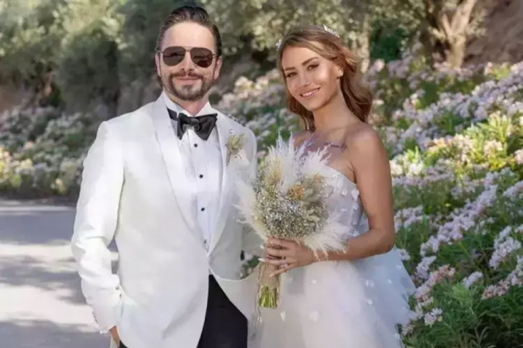 Ahmet Kural ve eşi balayında g&ouml;r&uuml;nt&uuml;lendi