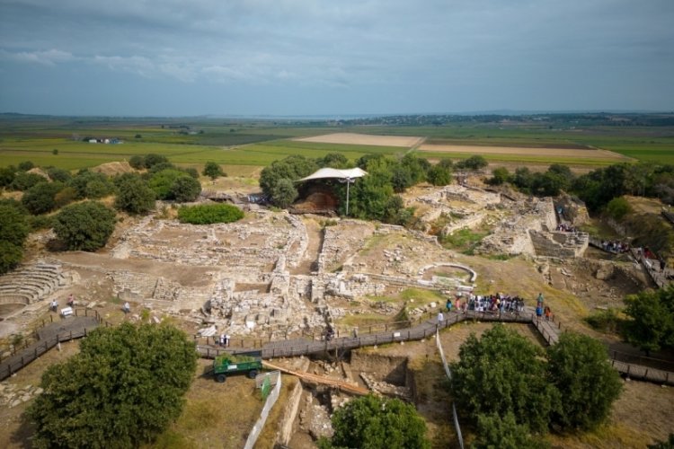 'Hektor' ve 'Helen', yerli ve yabancı turistlerin ilgi noktası