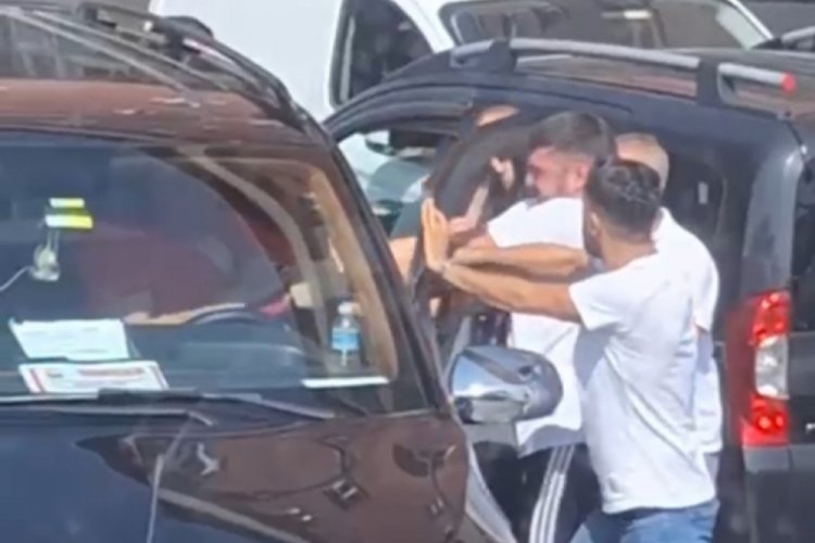 Metris Cezaevi &ouml;n&uuml;nde tartışma! Minib&uuml;s şof&ouml;r&uuml; darp edildi