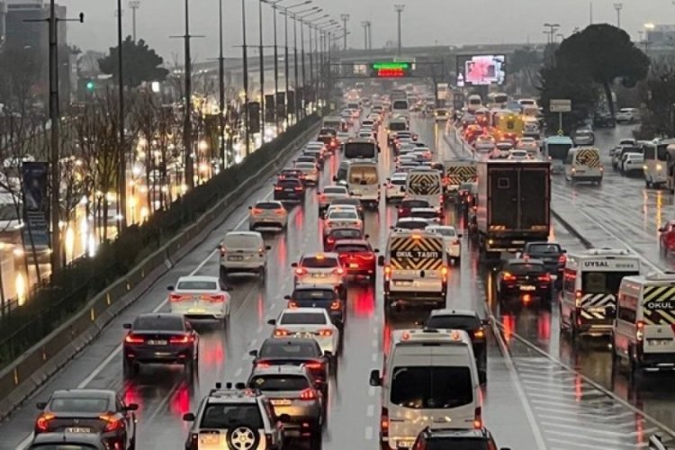 T&Uuml;İK a&ccedil;ıkladı: Trafiğe kaydı yapılan taşıt sayısında azalma